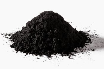 Siyah Latte'de sebze kömürü